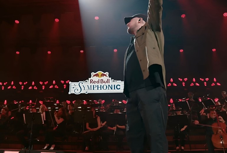 Картинка Red Bull Symphonic скрестил уличный рэп с симфоническим оркестром