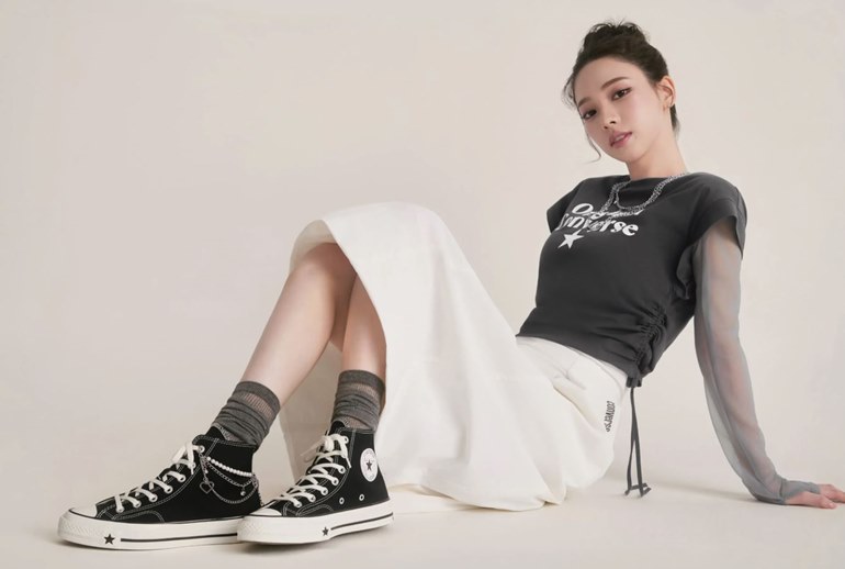 Картинка Реклама Converse с Кариной превратилась в скандал с обвинениями в расизме