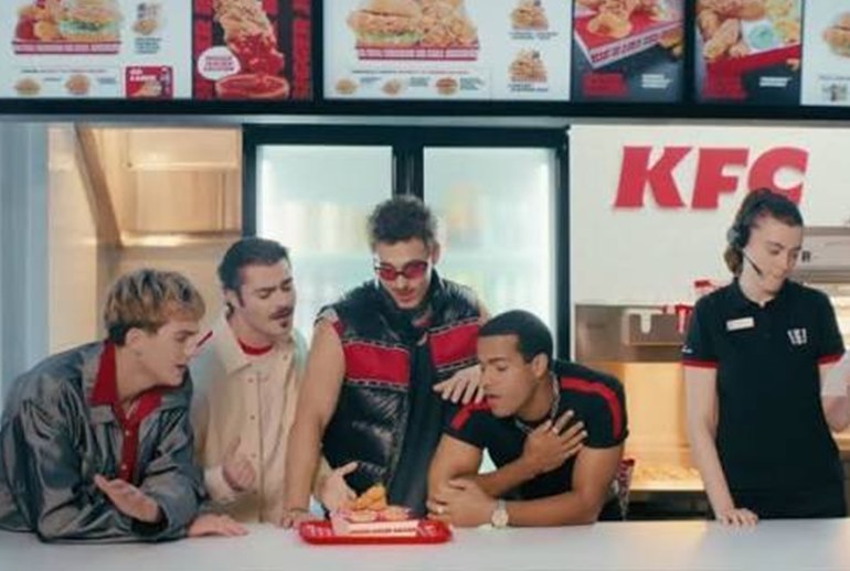 Картинка KFC Australia позвала «нежный» бойз-бенд для рекламы куриных наггетсов