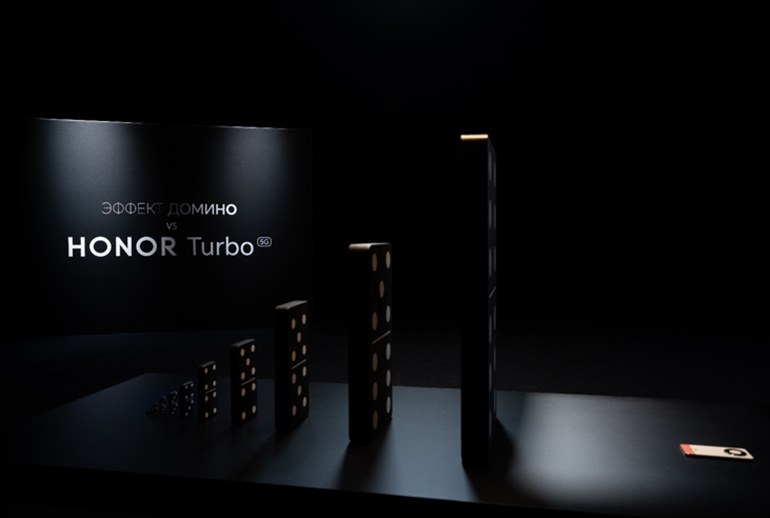 Картинка Honor Turbo проверили на прочность с помощью эффекта домино