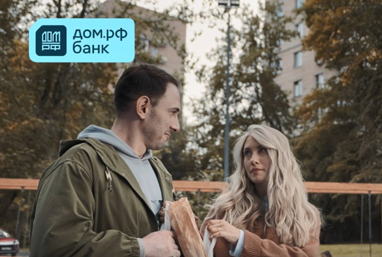 Дом.РФ Банк одел ребенка во сто одежек ради рекламы вклада