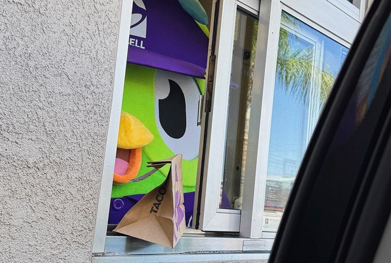 Картинка Taco Bell создал острый соус из совы Duolingo