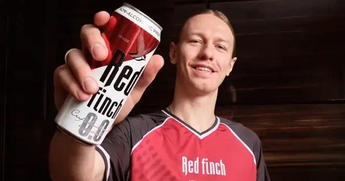 Футболист Матвей Сафонов стал лицом Red Finch 0.0