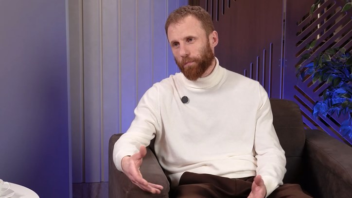 Картинка к видео «Офлайн-розница сейчас находится под сильным давлением»