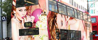 Картинка Кайли Миноуг рекламирует драгоценности из автобуса