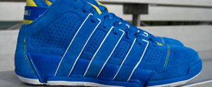 Картинка Новинка от adidas: баскетбольные кроссовки в цветах футбольного клуба.