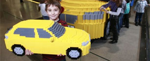 Картинка 800 детей собрали из LEGO кроссовер BMW X1 в натуральную величину