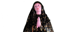 Картинка На выставке в итальянской Изола-дель-Гран-Сассо статую Девы Марии одели в Louis Vuitton