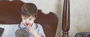 Картинка Что делать, если ваш сын начал красить губы