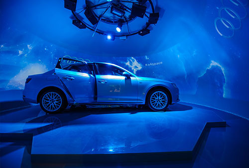 Audi презентовала в России модель A4 в формате космического тест-драйва