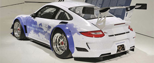Картинка Гибридный Porsche рекламирует страницу в Facebook