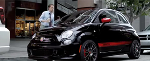 Картинка Озорной Fiat 500 Abarth снялся в рекламе