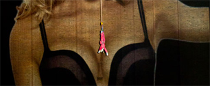 Картинка Прыжок в бюст на гигантском билборде Wonderbra