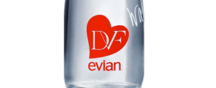 Картинка Диана Фон Фюрстенберг И Evian выпускают ограниченную серию дизайнерских бутылок к новому 2013 году