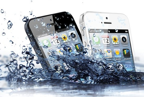Картинка Владельцы "айфонов" утопили свои гаджеты, поверив шуточной рекламе про "водонепроницаемую iOS 7"