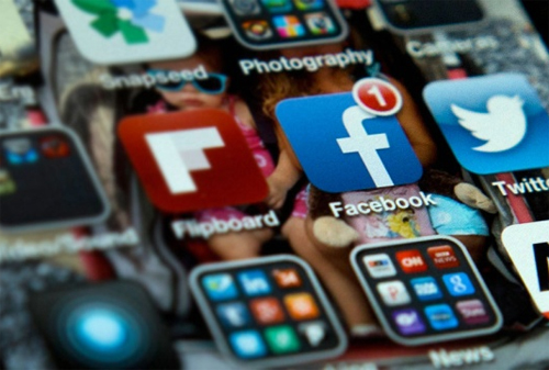 Картинка «ВКонтакте» вдвое популярнее Facebook у владельцев смартфонов в РФ