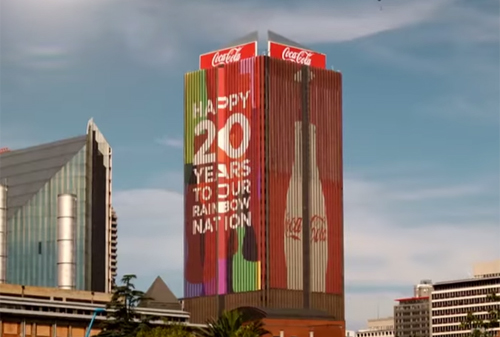 Картинка к Coca-Cola создала радугу в небе над ЮАР