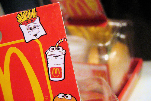 Картинка Новый символ обеда McDonald's «Хэппи Мил» напугал интернет
