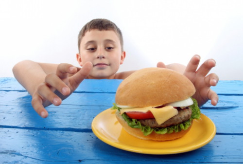 Картинка Дети, знающие бренды «вредной» пищи, чаще страдают от избыточного веса‏