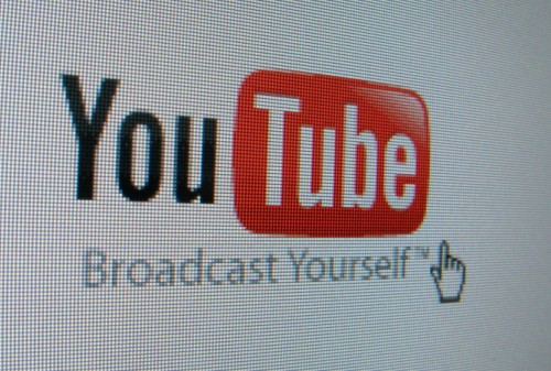 Картинка «Ведомости»: ФАС может ввести спецтарифы за пользование YouTube