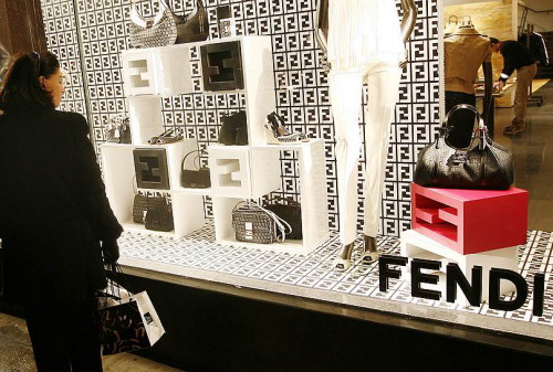 Картинка Fendi начинает работать в России самостоятельно