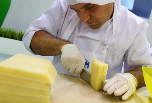 Картинка Arla Foods раздаст бездомным сыр, предназначенный для поставок в Россию