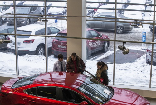 Картинка Девальвация рубля приостановила падение продаж автомобилей в РФ