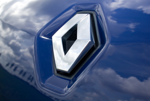 Картинка Renault резко сократит объем выпуска автомобилей в России