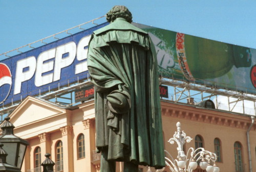 Картинка Госдума приняла закон о запрете рекламы на памятниках культуры