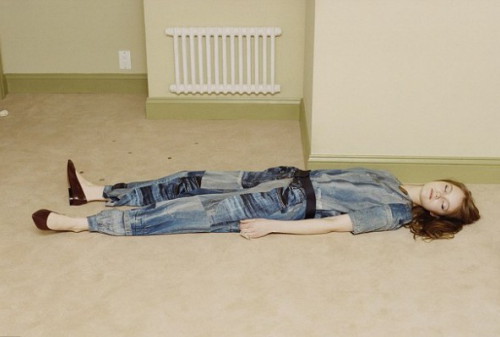 Картинка Скандальная реклама Виктории Бекхэм шокировала любителей моды