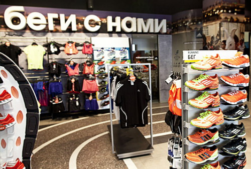 Картинка Adidas закроет 200 магазинов в России