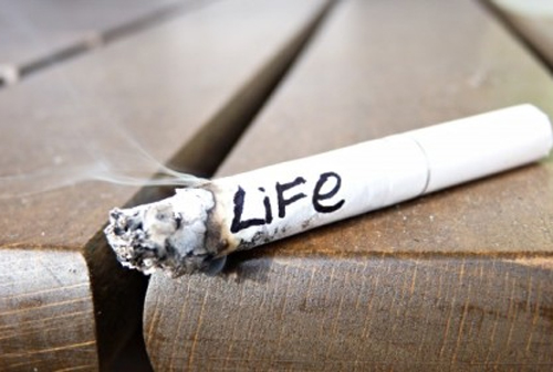 Картинка МЧС просит разместить на пачках сигарет фото сгоревших курильщиков