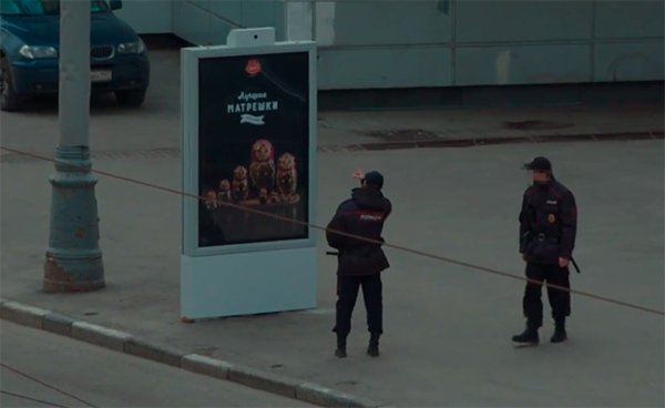 В Москві встановили "хитру" рекламу заборонених продуктів, яка ховається від поліцейських (ФОТО, ВІДЕО) - фото 5