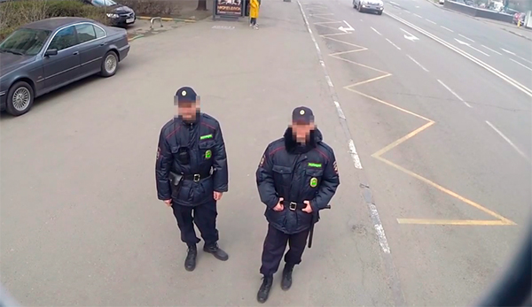 В Москві встановили "хитру" рекламу заборонених продуктів, яка ховається від поліцейських (ФОТО, ВІДЕО) - фото 4