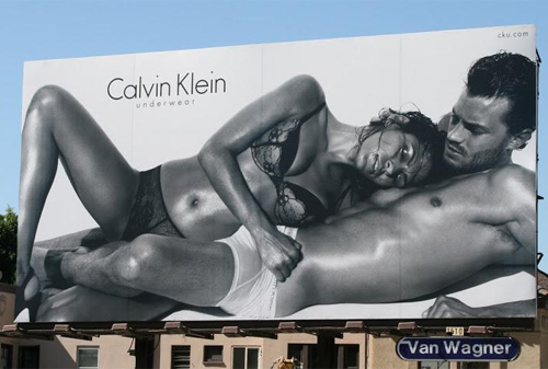 Картинка Госдуму просят запретить билборды с моделями в нижнем белье