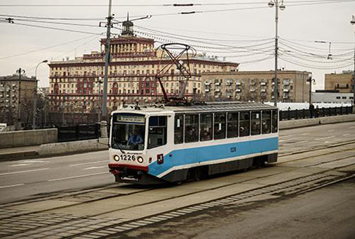 Картинка Москва со второй попытки продаст рекламу в общественном транспорте