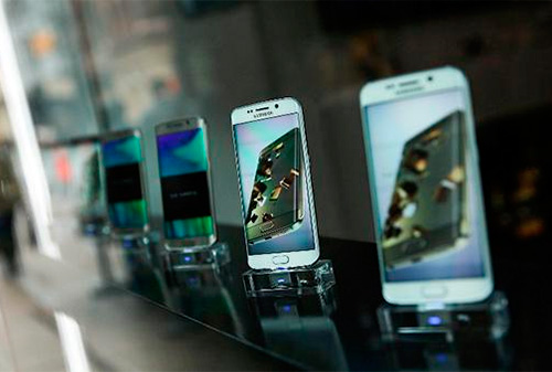 Картинка «Евросеть» и «Связной» остановили закупки смартфонов Samsung из-за брака
