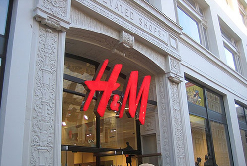 Картинка H&M обещает 1000000 евро тому, кто придумает новую систему переработки материалов