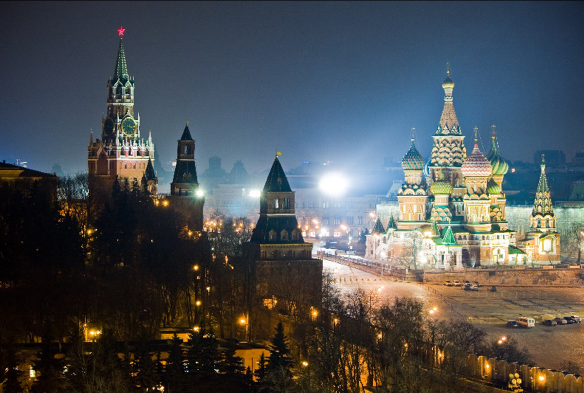 Московский Кремль и собор Василия Блаженного ночью