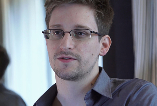 Картинка Сноуден рассказал о слежке за пользователями смартфонов с помощью смурфов