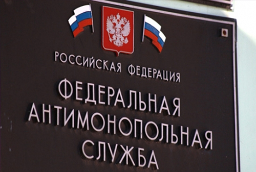 Картинка Znak.com получил предупреждение за фото с растоптанным флагом России