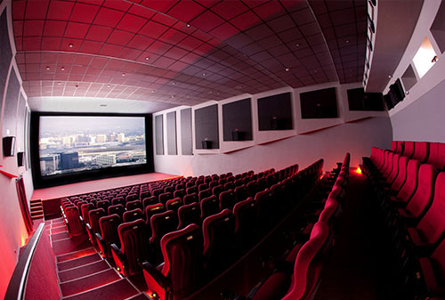 Картинка РБК: Кинотеатры столкнулись с резким оттоком зрителей в новогодние праздники