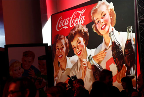 Картинка «Известия»: Coca-Cola предлагают изгнать из России