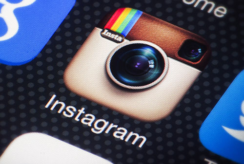 Картинка Instagram тестирует видеорекламу в формате карусели