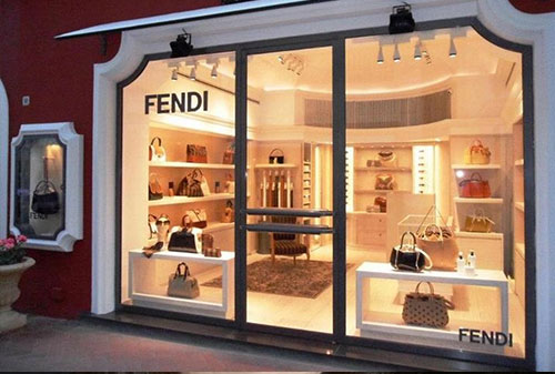 Картинка Fendi откроет онлайн-магазин в России в ближайшие два года 