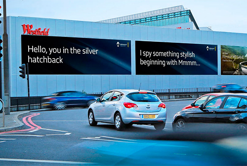 Картинка Renault использовала в наружной рекламе технологию распознавания автомобилей