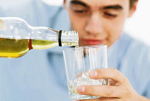 Картинка к Исследование: Реклама спиртных напитков делает подростков алкозависимыми