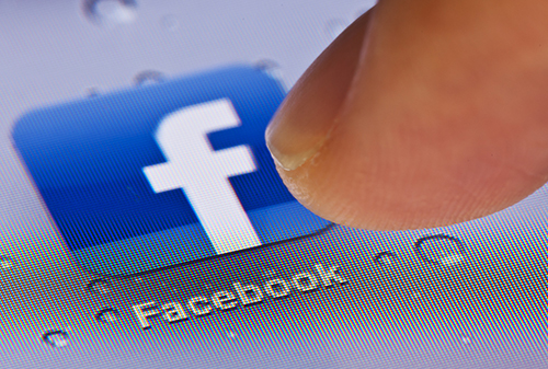 Картинка В Facebook хотят смягчить влияние фейковых новостей