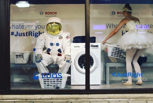 Картинка В лондонском метро появилась рекламная прачечная Bosch 