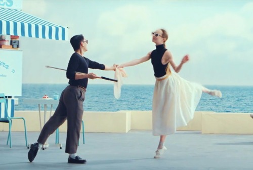 Картинка Слепой танцор покорил зрителей в рекламе электронной трости